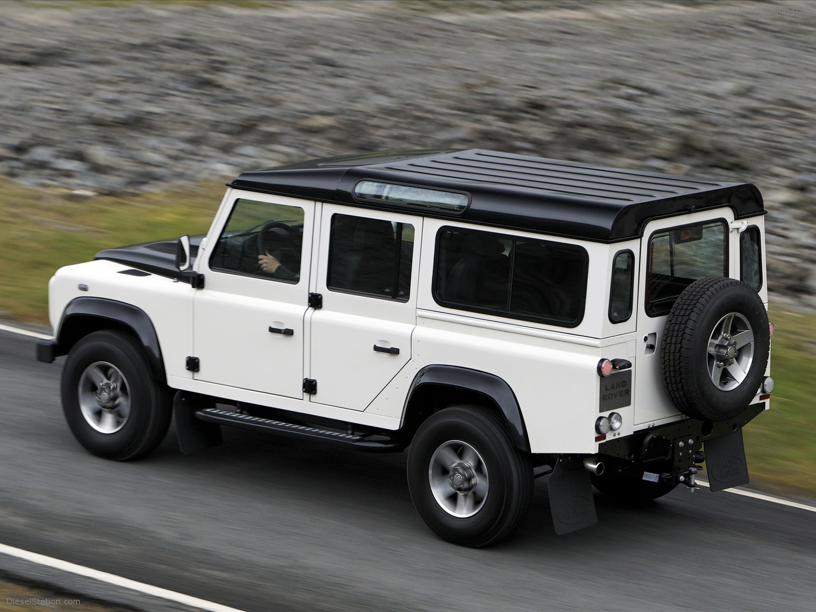 Land Rover Defender 'Fire & Ice' Editions
